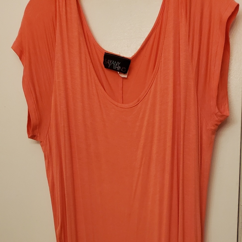 Long tee shirt with slits on both sides